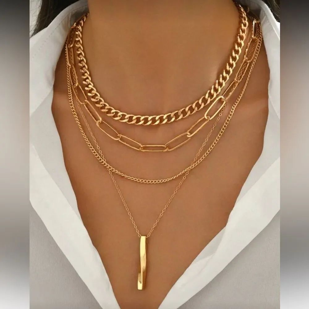 Elegant Gold Layered Necklace Set R81